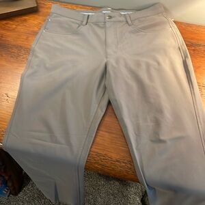 Men’s gray golf pants